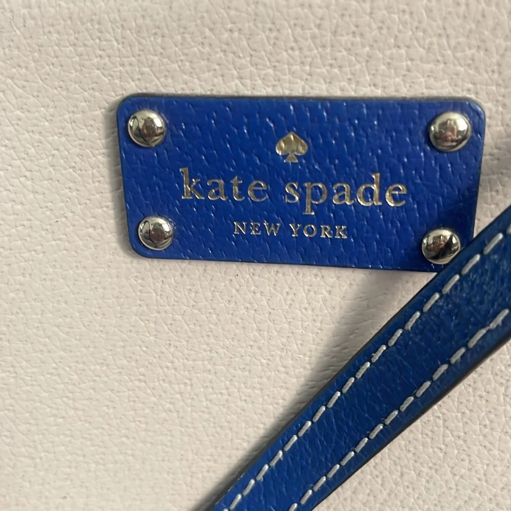 Small Kate Spade ♠️ Crossbody - Picture 2 of 9